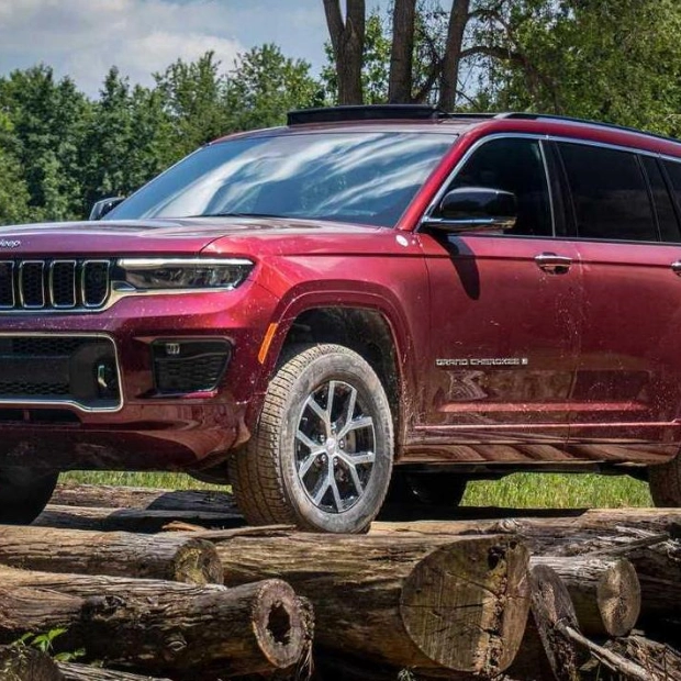 Jeep Grand Cherokee L Loses V-8 Engine