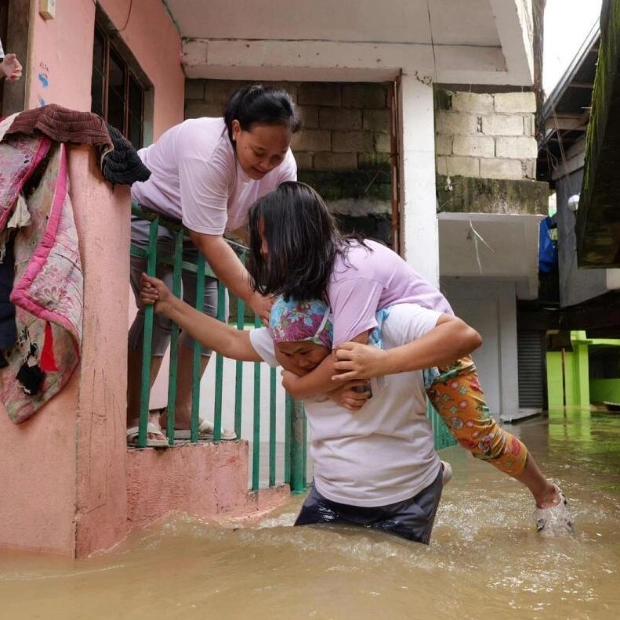 Floods Ravage Northern Philippines After Typhoon Man-yi