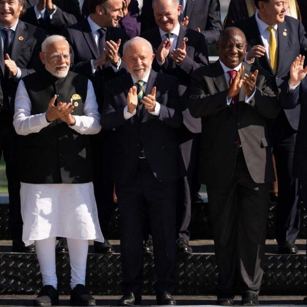 G20 Leaders' Group Photo: Biden Misses Shot