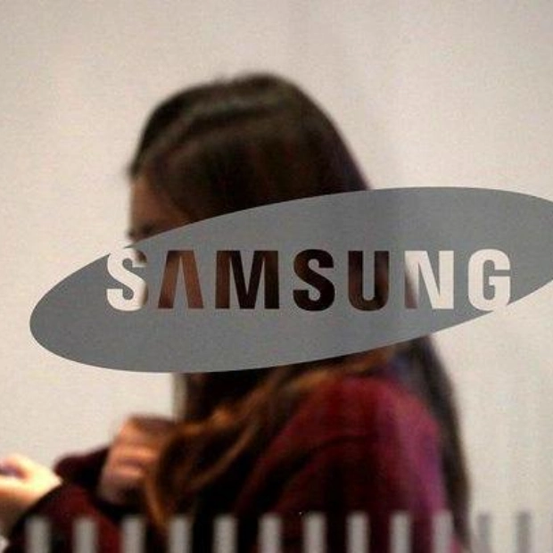 Samsung готовит рекордно тонкий флагманский смартфон