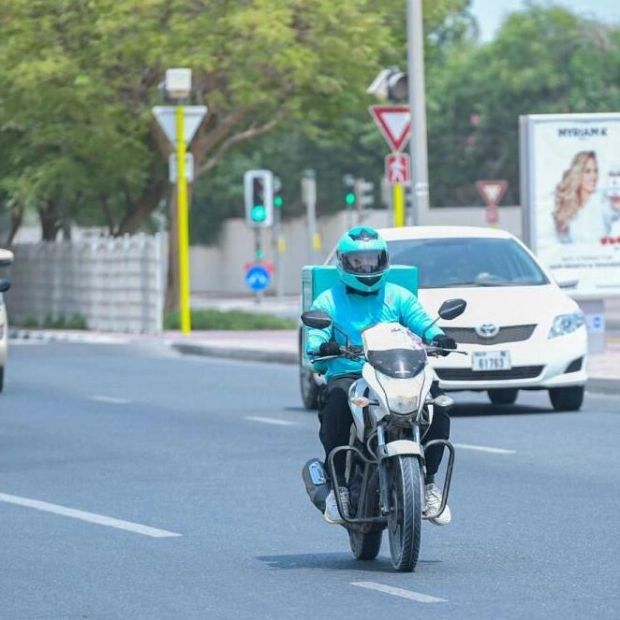 UAE Delivery Riders Benefit from Customer Generosity Despite Digital Payments