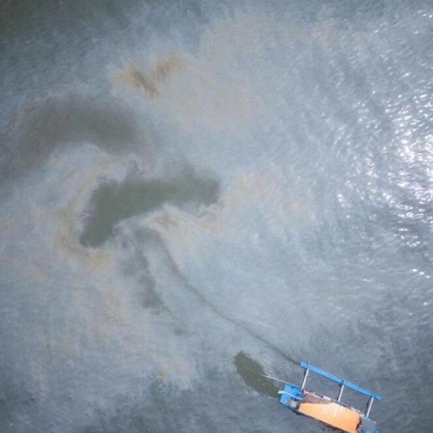 Oil Spill from Capsized Tanker Threatens Philippine Fishermen