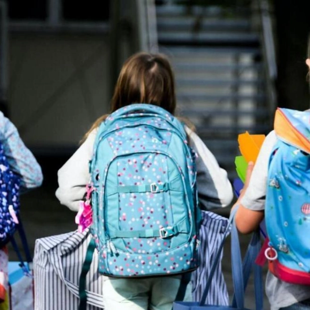 UAE Schools Advise Light Backpacks to Protect Student Health