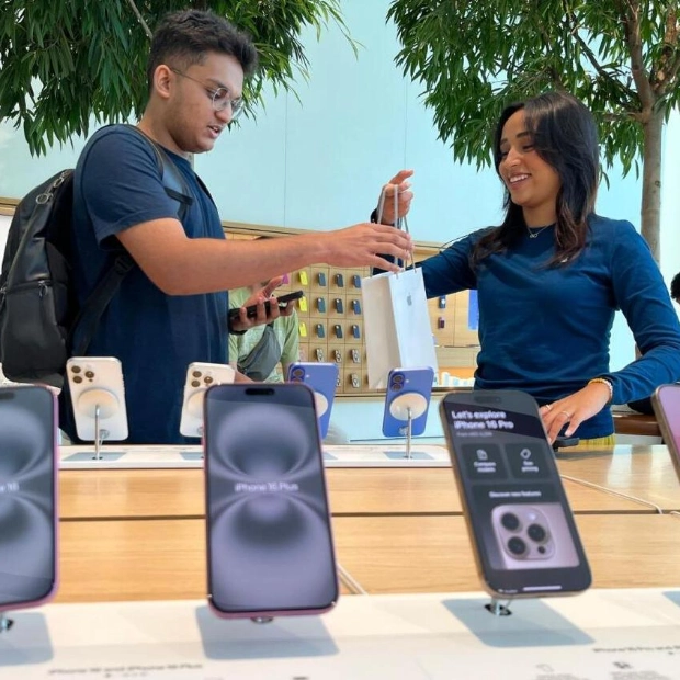 The Enduring iPhone Craze in the UAE