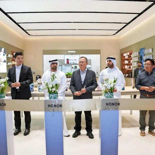 HONOR Opens First Experience Store in UAE