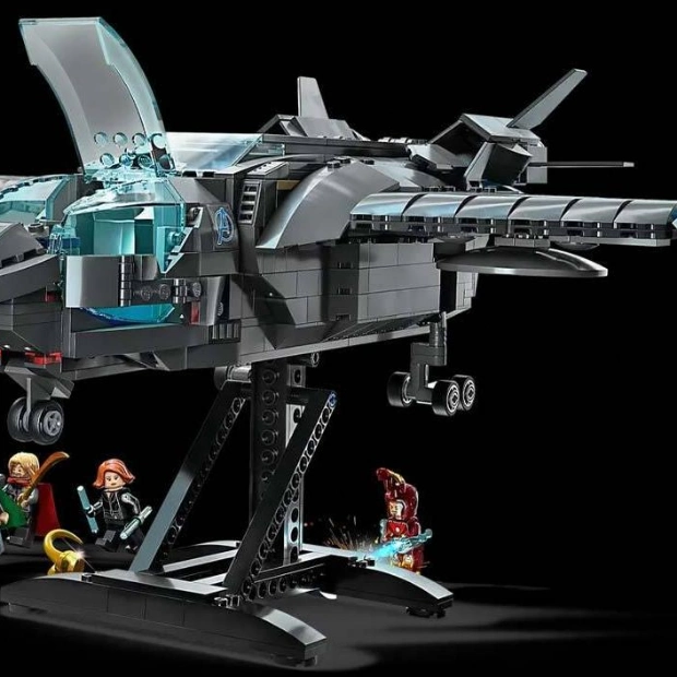 Don't Miss Amazon's Black Friday Lego Quinjet Deal