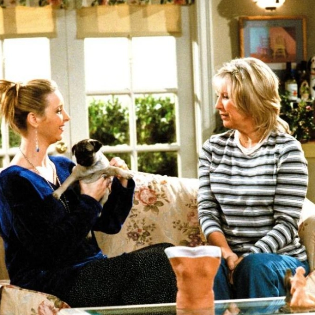 Lisa Kudrow Remembers Late TV Mom Teri Garr