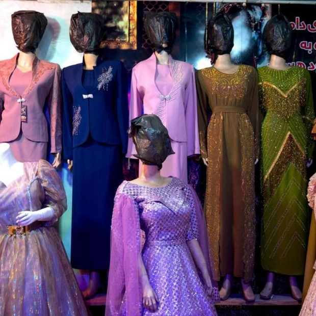 Afghanistan's Shops Hide Mannequins' Faces Amid Taliban Rules