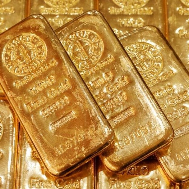 Gold Prices Near Record Highs Amid Fed Rate Cuts