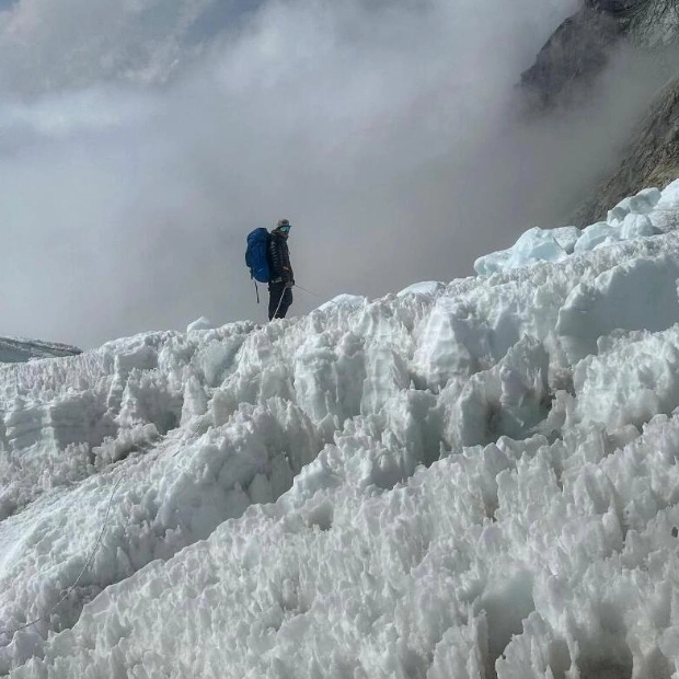 Climate Change Reveals Everest's Hidden Dead