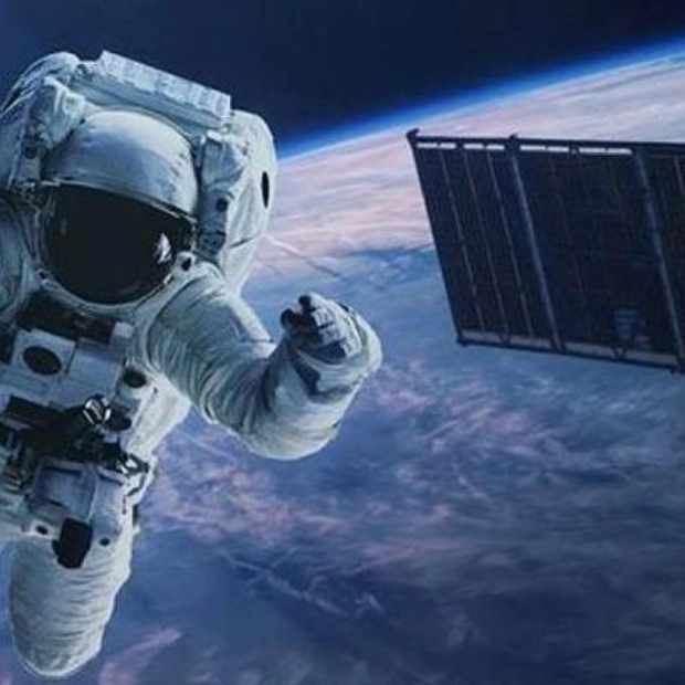 Шейх Мухаммед бен Рашид Аль Мактум поддерживает эмиратских астронавтов перед новой миссией