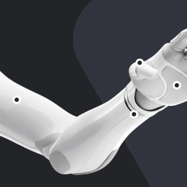 Atom Touch: A New Era in Prosthetic Technology with Individual Finger Control