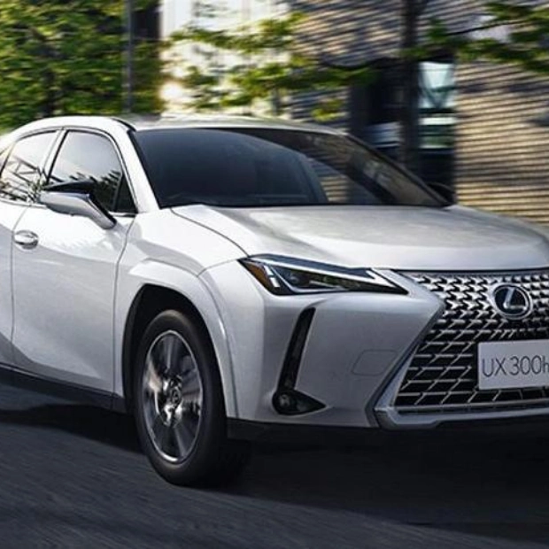 Новые специальные версии Lexus UX 300h для японского рынка