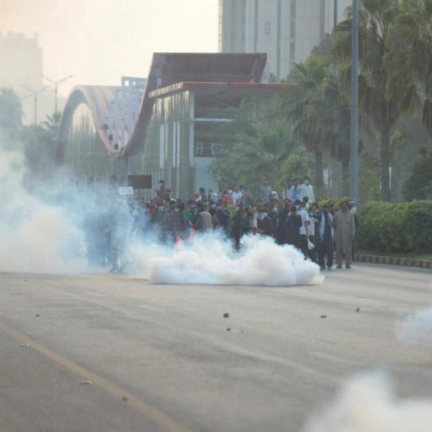 Clashes Erupt as Supporters of Imran Khan March on Islamabad