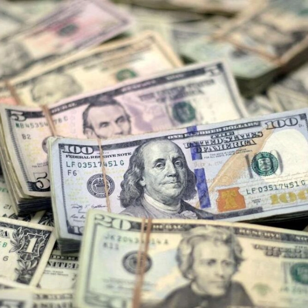 US Dollar's Decline Accelerates Amid Anticipated Fed Rate Cuts