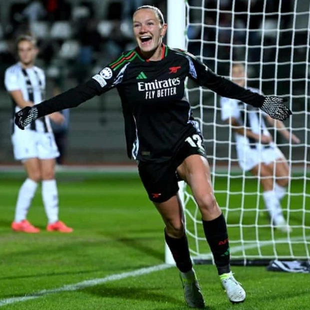 Arsenal Dominates Juventus 4-0 in Women's Champions League