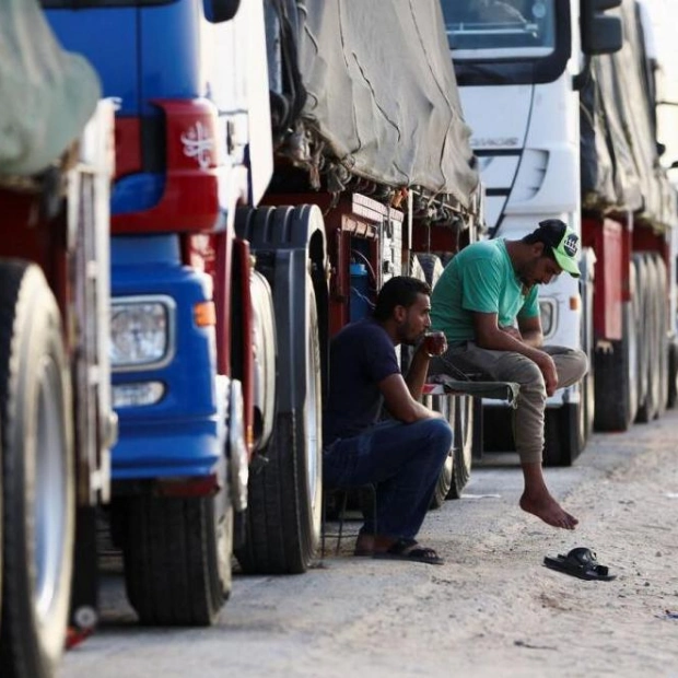 Hundreds of Trucks Stranded on Egyptian Road, Awaiting Gaza Delivery