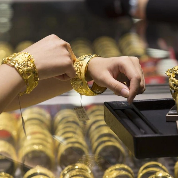 Gold Prices in Dubai Rise Slightly Amid Global Market Dynamics