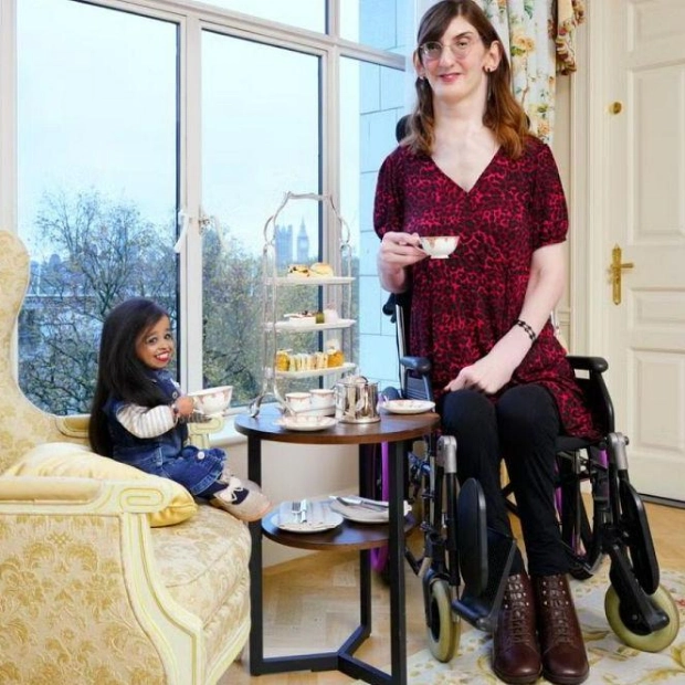 World's Tallest and Shortest Women Meet for Tea in London