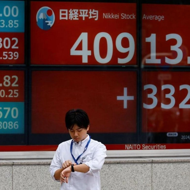 Nikkei Hits Record High Amid Global Rate Cut Speculation