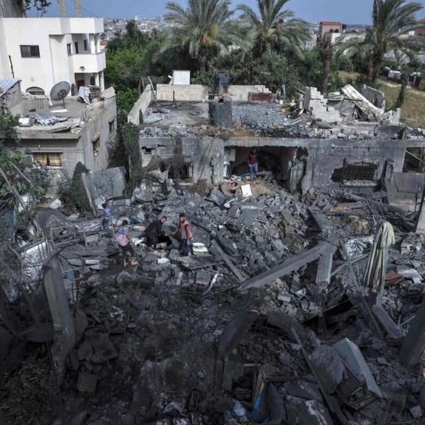 Israel Strikes School in Gaza, Killing Nine