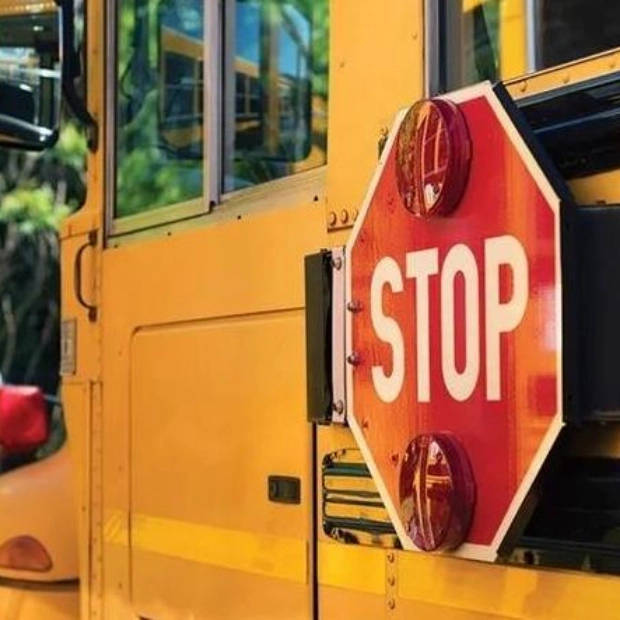 Девочка забытая в автобусе: родители переходят на онлайн-образование