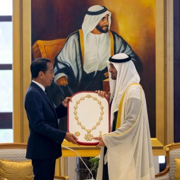 UAE President Honors Indonesian Counterpart with Order of Zayed