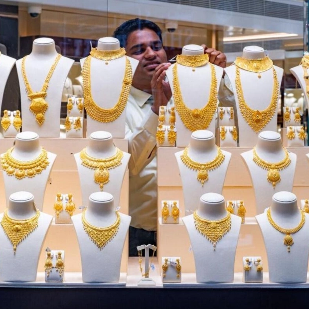 Gold Prices Dip Slightly Amid Global Market Fluctuations