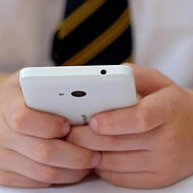 UAE Schools Enforce Strict Mobile Phone Policies