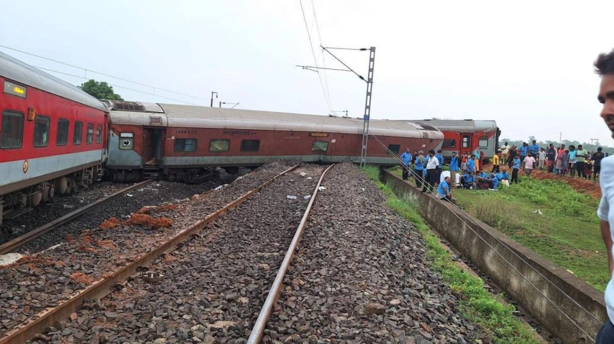 Indian Train Derailment Results in Fatalities and Injuries