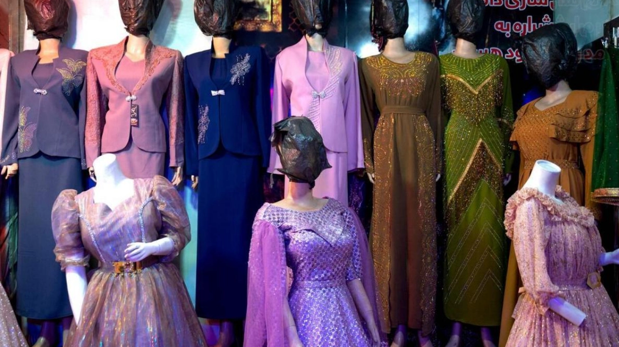 Afghanistan's Shops Hide Mannequins' Faces Amid Taliban Rules