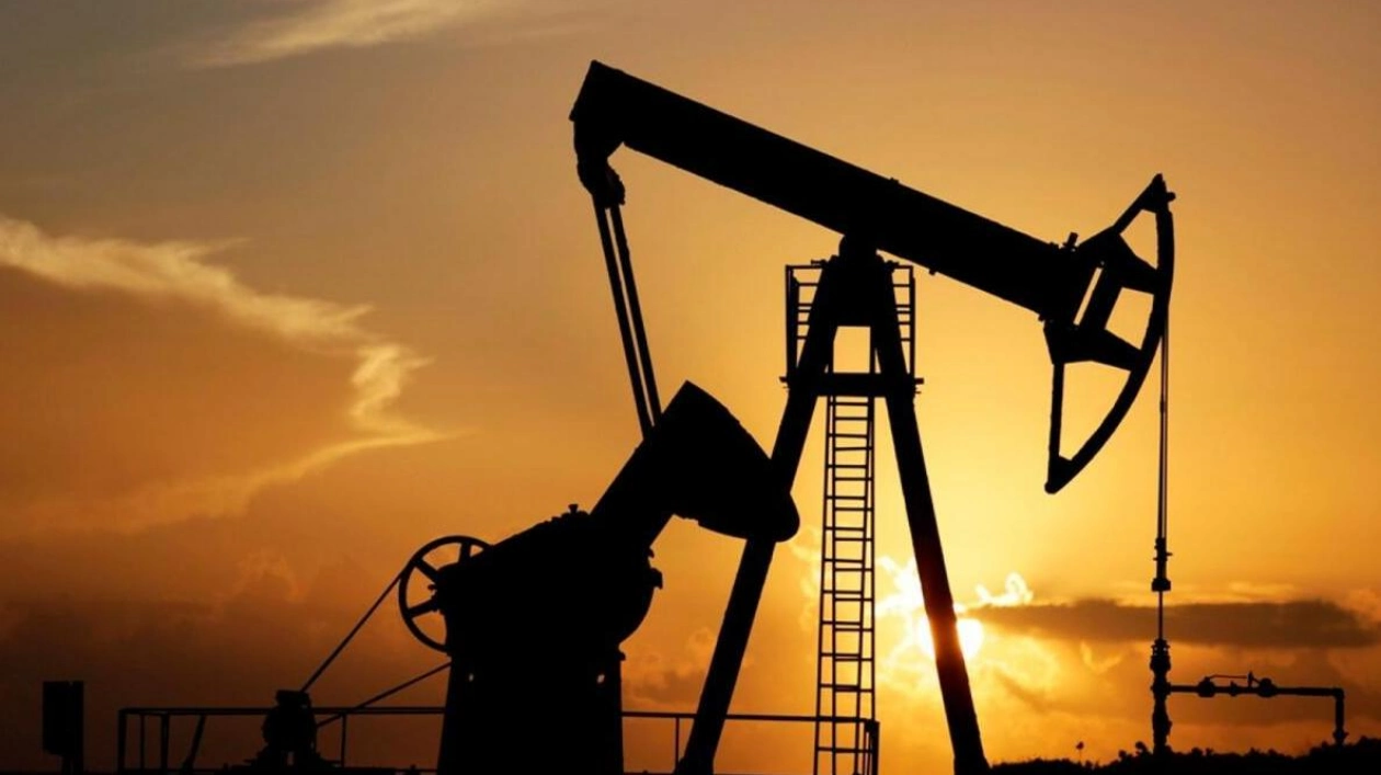 Oil Prices Drop Amid Stock Market Selloff and Middle East Tensions