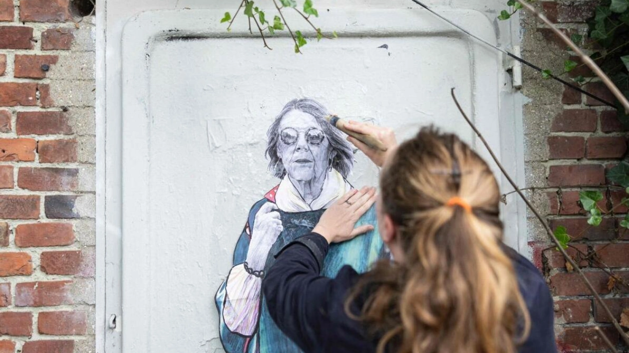 Street Artist Honors Rape Victim Gisele Pelicot in Lille