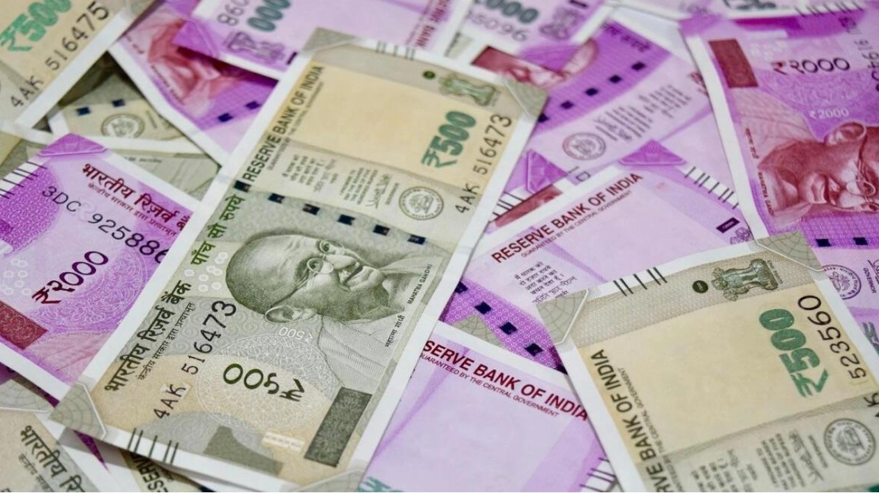 Indian Rupee Hits Record Low Against UAE Dirham and USD