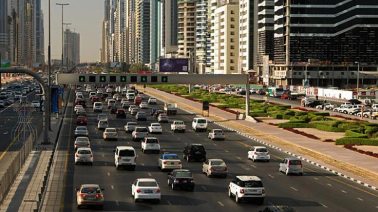 Multiple-Car Collision on Sheikh Zayed Road Causes Major Traffic Delays