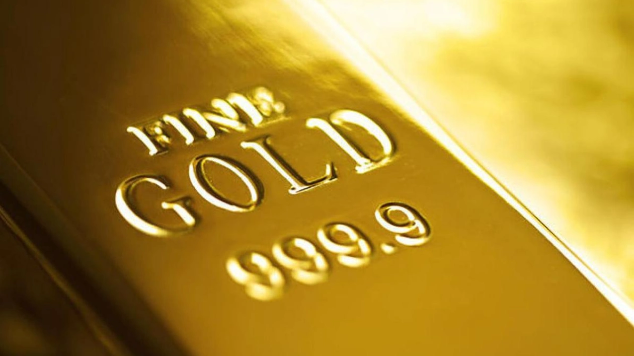 Dubai Gold Prices Dip by Half a Dirham on Monday Morning