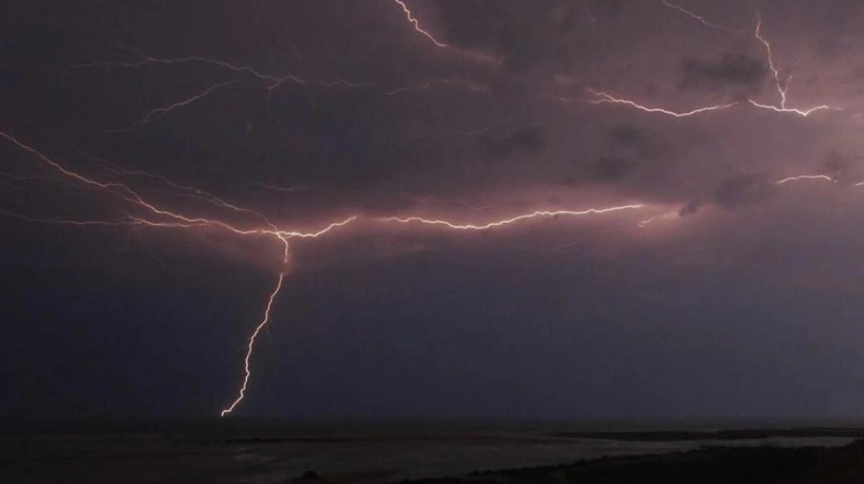 UAE Weather Forecast: Rain, Thunder, and Wind