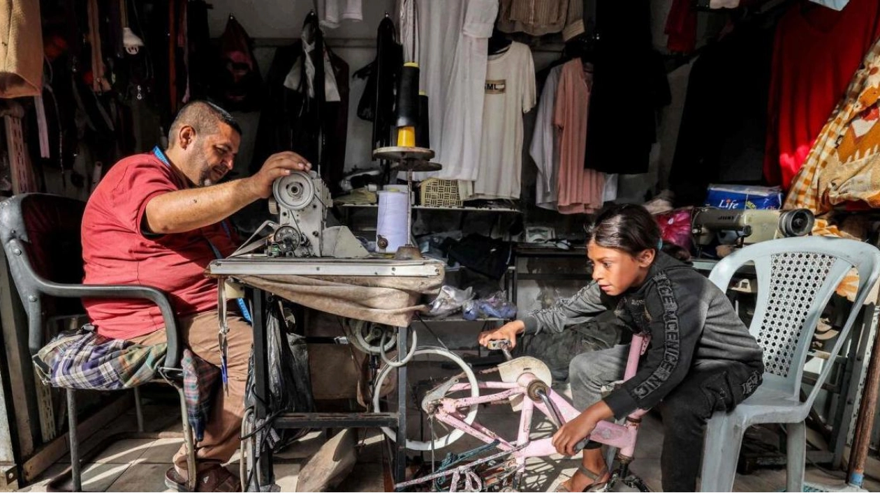 Gaza Tailor Uses Bicycle to Power Sewing Machine Amid War