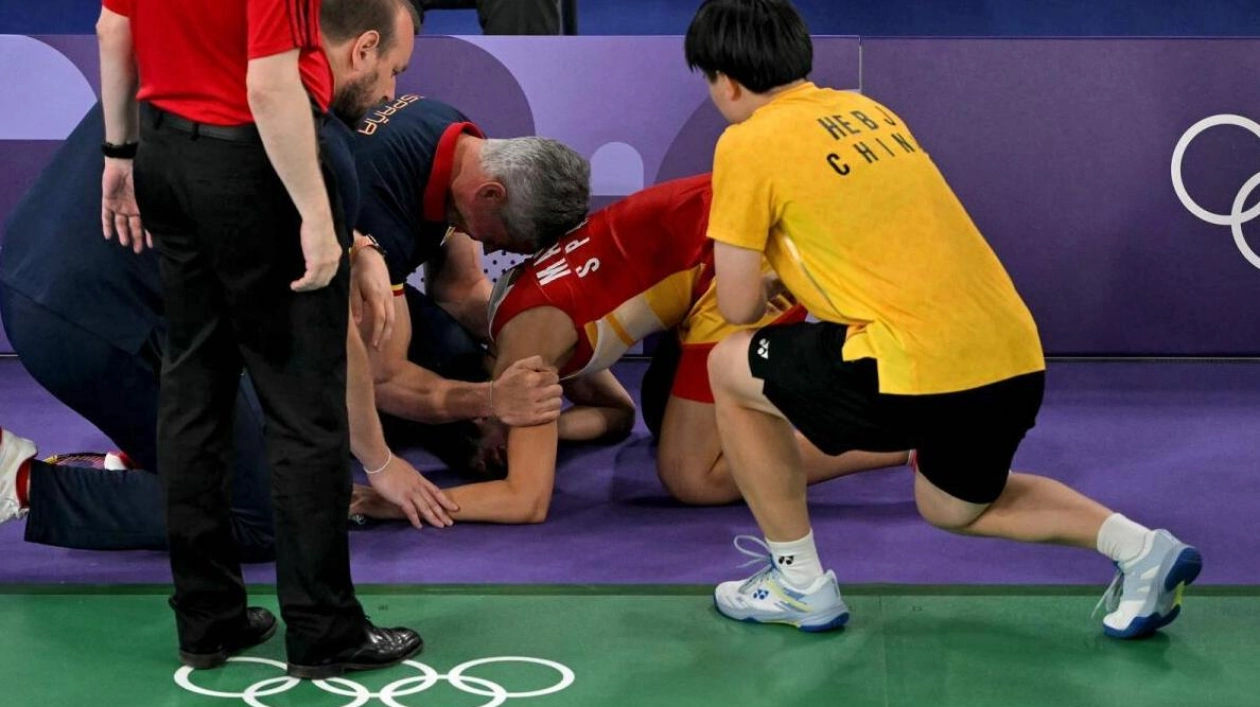 Carolina Marin Tears Exit from Badminton Semifinal Due to Knee Injury