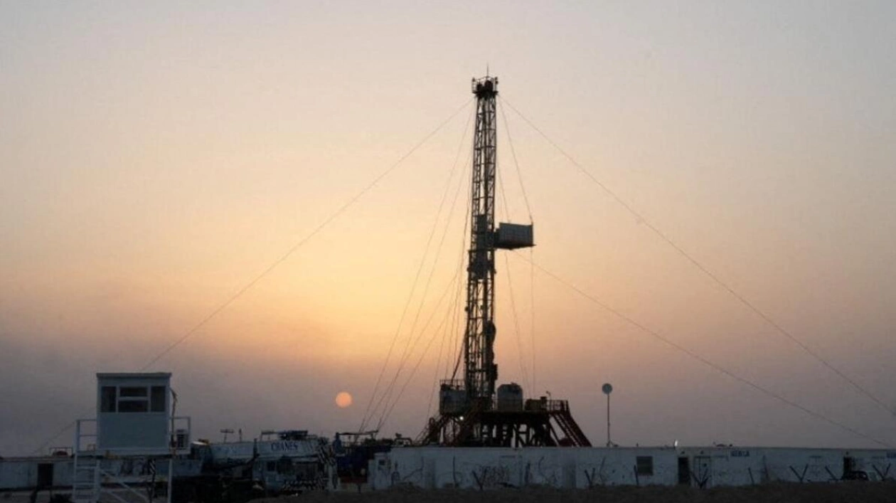 Oil Prices Retreat as Demand Outlook Weakens Amid Supply Disruptions