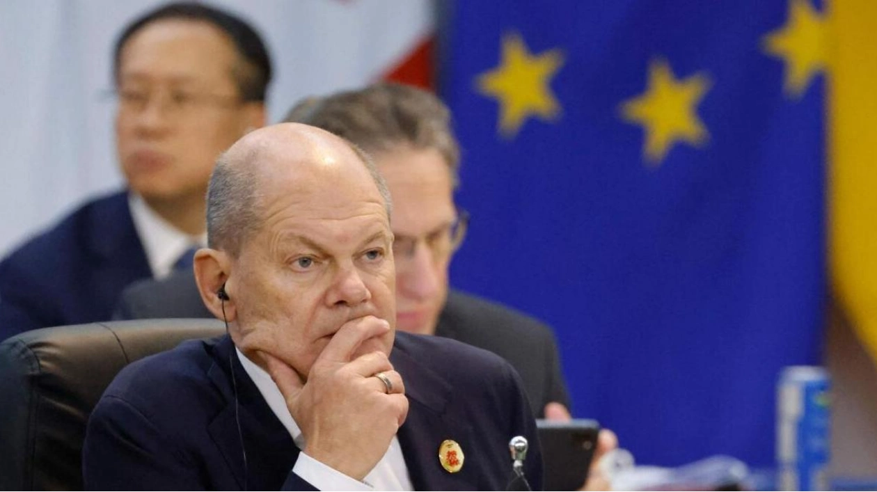 Scholz Faces Pressure to Step Down Ahead of Snap Elections