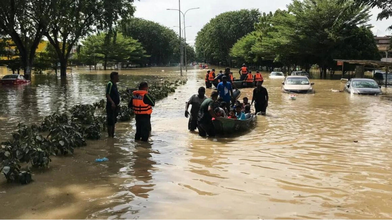 Over 122,000 Evacuated as Floods Ravage Malaysia