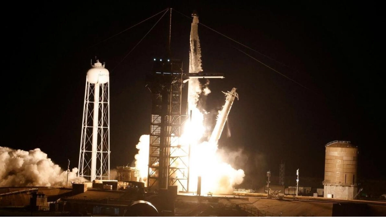 Private Astronauts Launch on SpaceX's Polaris Dawn Mission