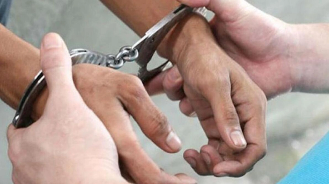 Dubai Court Sentences Two Pakistani Workers to Prison and Deportation