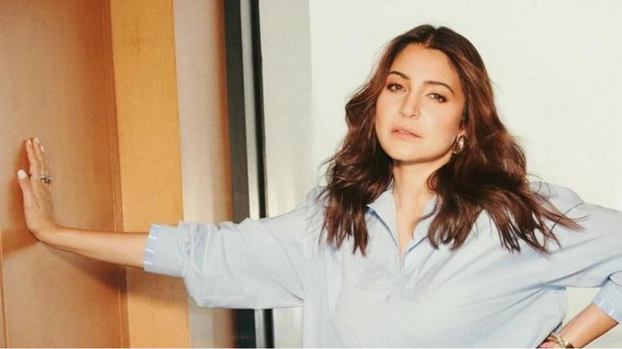 Anushka Sharma Reconnects with Fans and Media at Mumbai Event