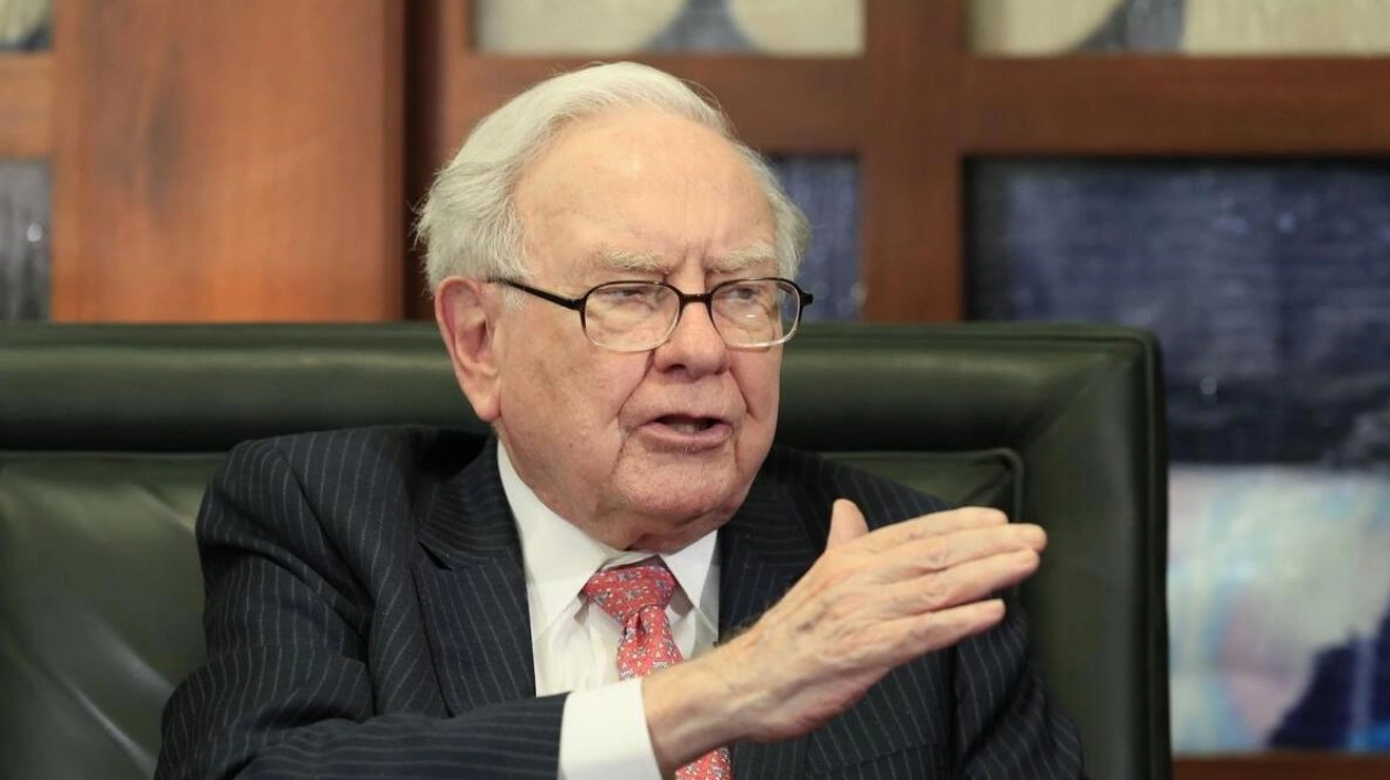 Warren Buffett Cautious on Stocks, Berkshire Hathaway Holds Massive Cash