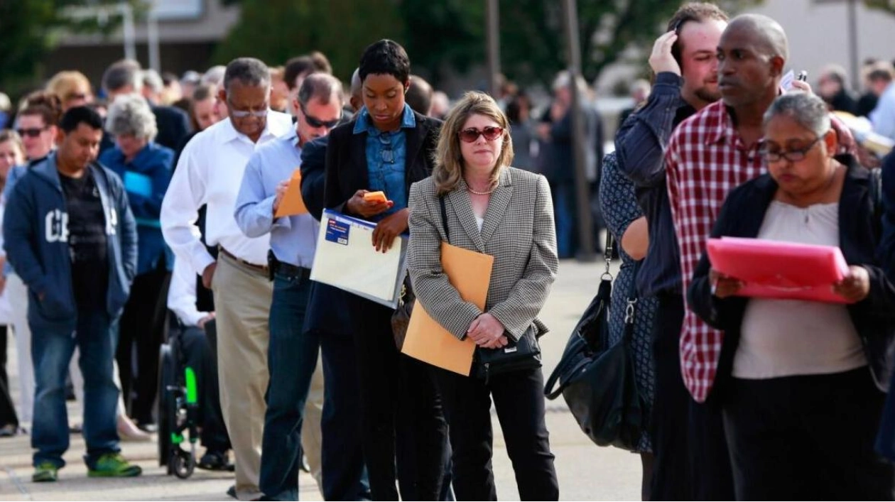 US Unemployment Claims Hit 11-Month High, Indicating Labor Market Softening