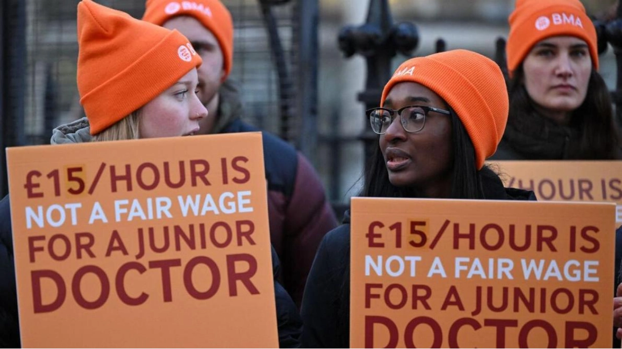 Junior Doctors in England Secure Improved Pay Deal with Government