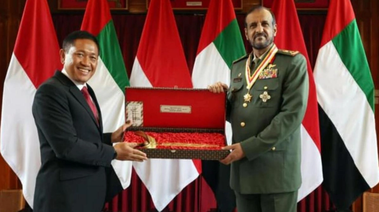 Indonesia Awards UAE General with Prestigious Defence Medal