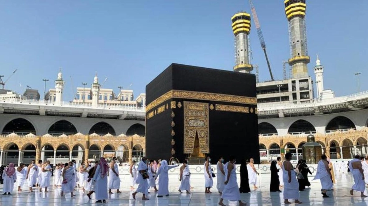 Dubai Awqaf Sponsors Umrah for 80 Low-Income Individuals